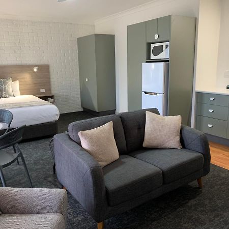 Hamilton Henry Parkes Motor Inn Экстерьер фото