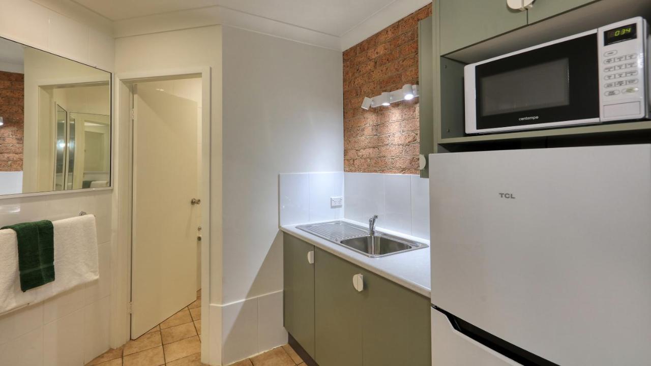Hamilton Henry Parkes Motor Inn Экстерьер фото