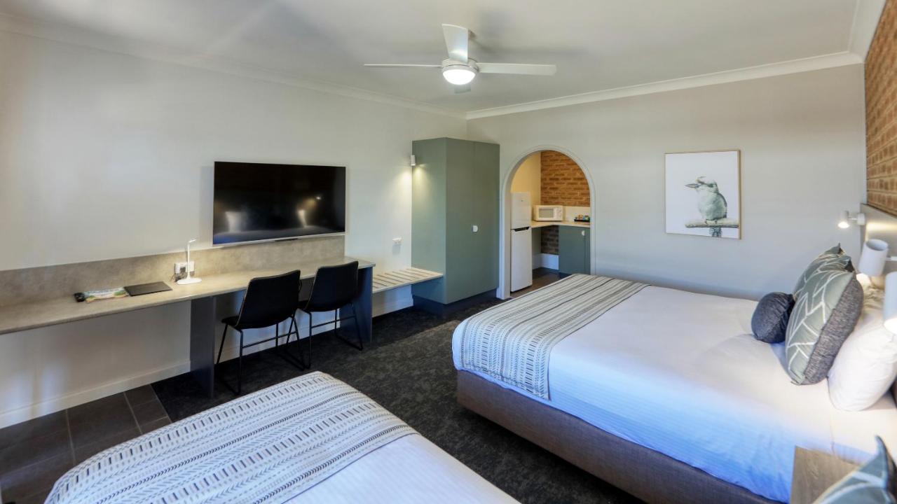 Hamilton Henry Parkes Motor Inn Экстерьер фото