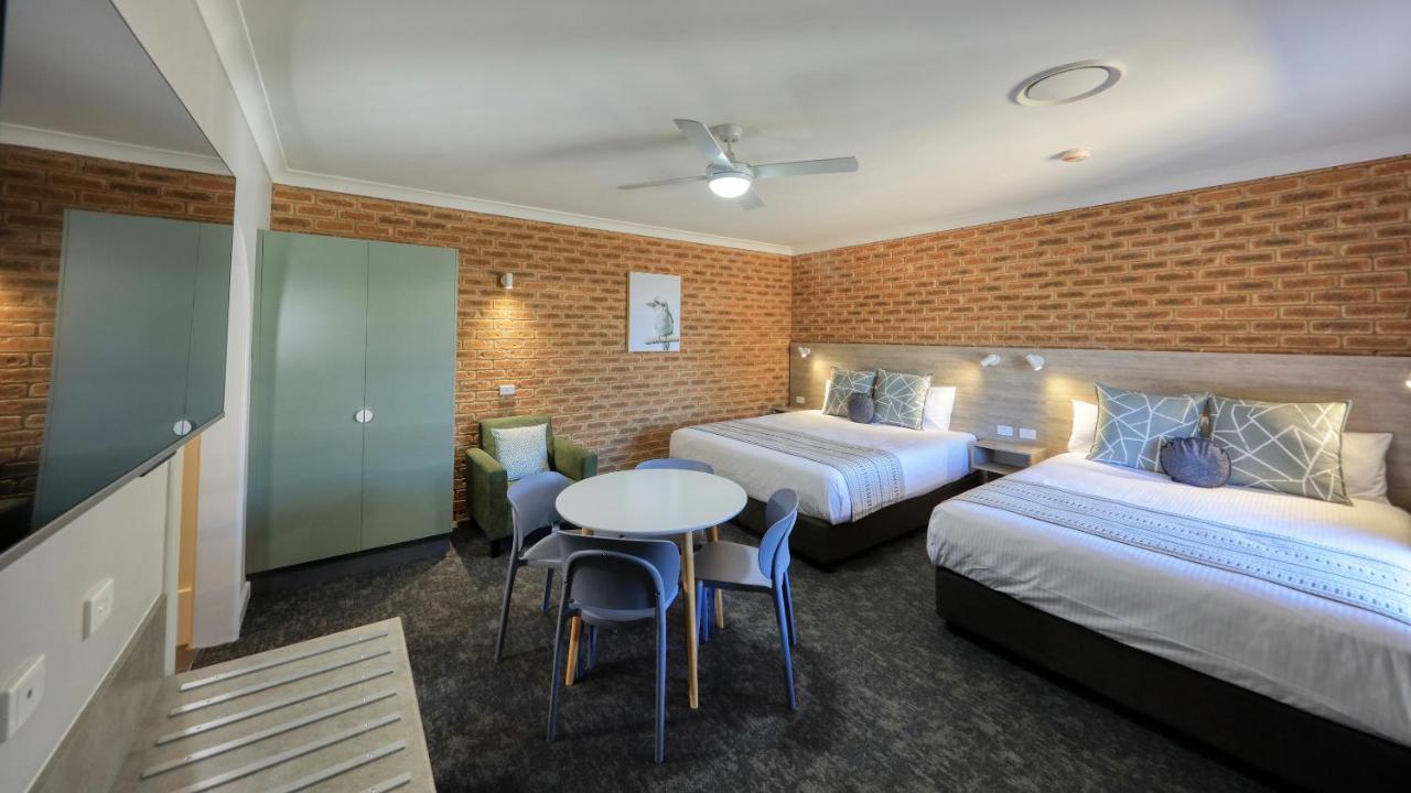 Hamilton Henry Parkes Motor Inn Экстерьер фото