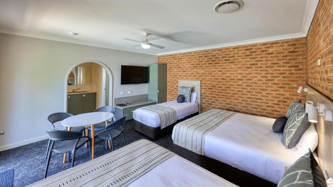Hamilton Henry Parkes Motor Inn Экстерьер фото