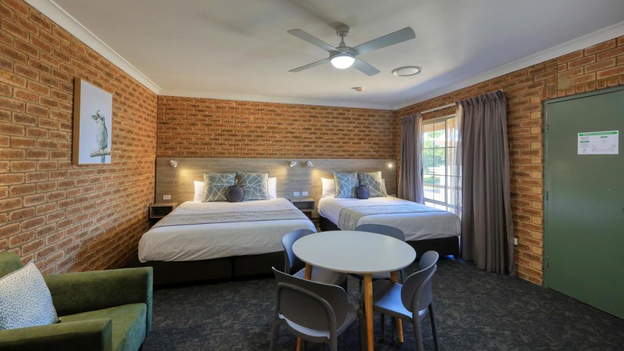 Hamilton Henry Parkes Motor Inn Экстерьер фото