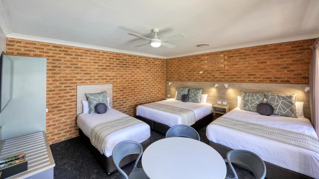 Hamilton Henry Parkes Motor Inn Экстерьер фото