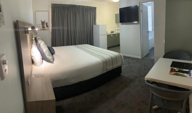 Hamilton Henry Parkes Motor Inn Экстерьер фото