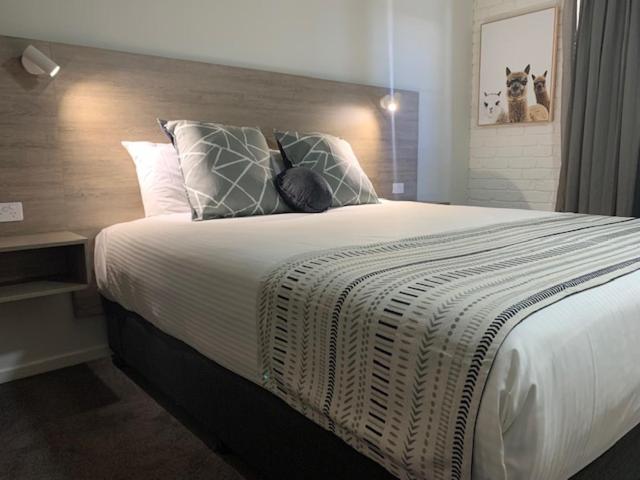 Hamilton Henry Parkes Motor Inn Экстерьер фото