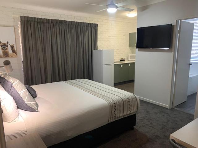 Hamilton Henry Parkes Motor Inn Экстерьер фото