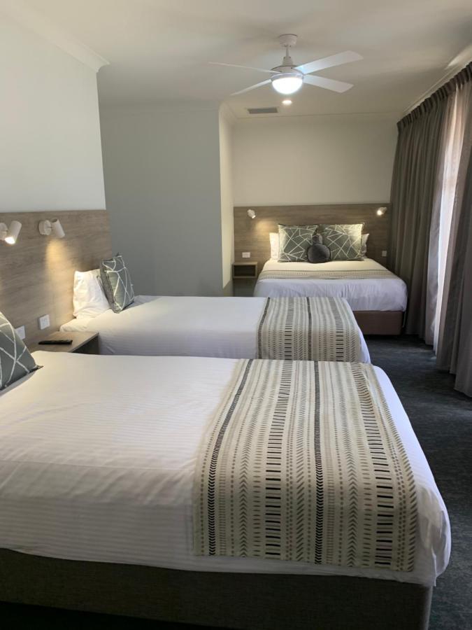 Hamilton Henry Parkes Motor Inn Экстерьер фото