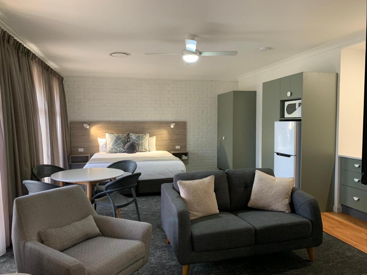Hamilton Henry Parkes Motor Inn Экстерьер фото