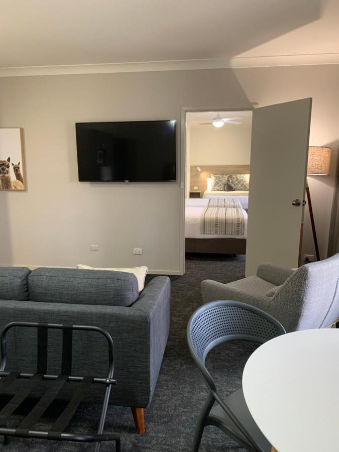Hamilton Henry Parkes Motor Inn Экстерьер фото