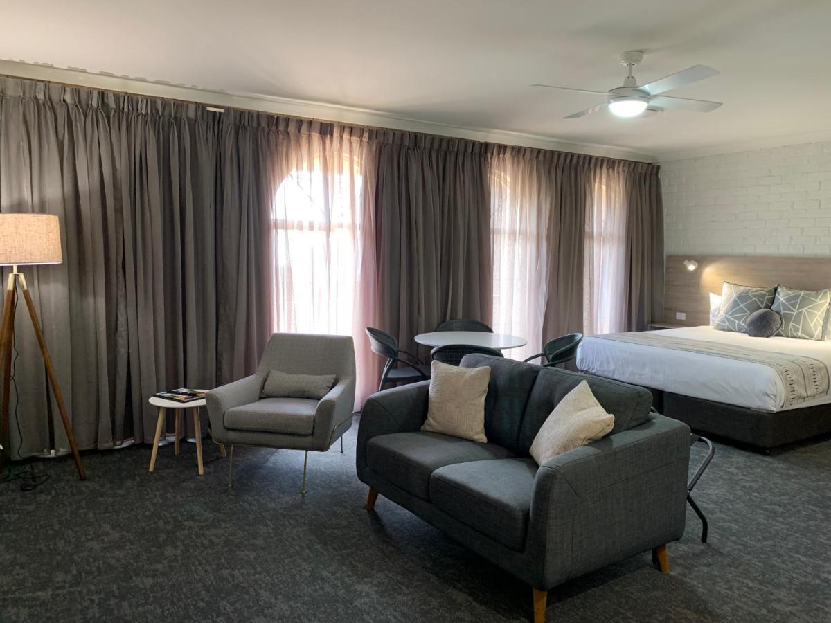 Hamilton Henry Parkes Motor Inn Экстерьер фото